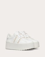 FLATFORM ROCKSTUD UNTITLED SNEAKER IN CALFSKIN